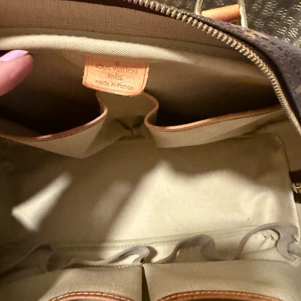 Louis Vuitton Monogram Deuville Bag - Picture 10 of 14